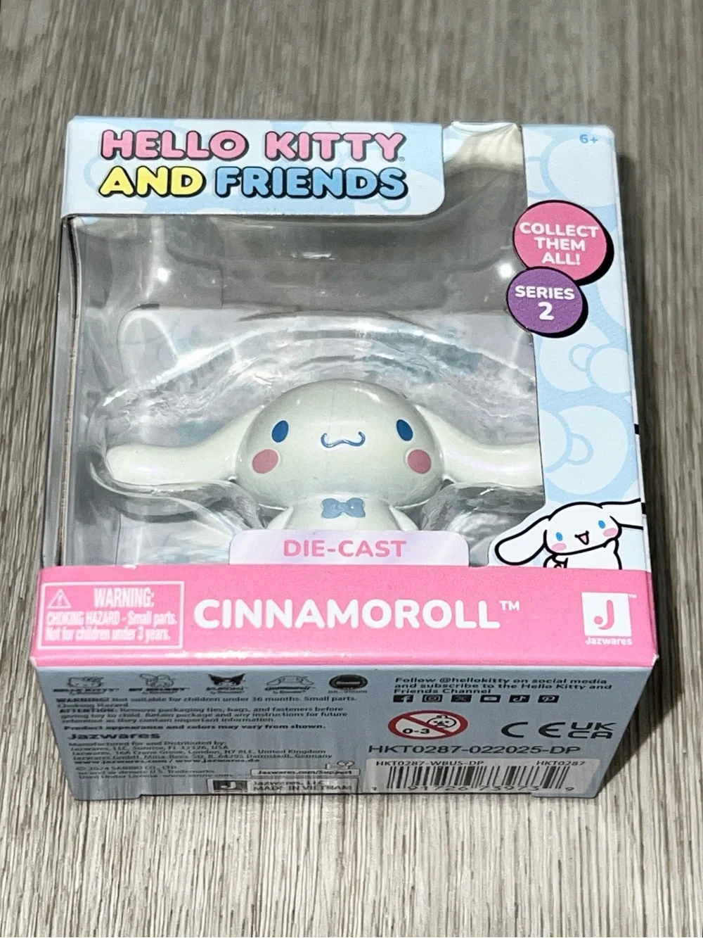 Hello Kitty Cinnamoroll Die-Cast Figure - Collectible